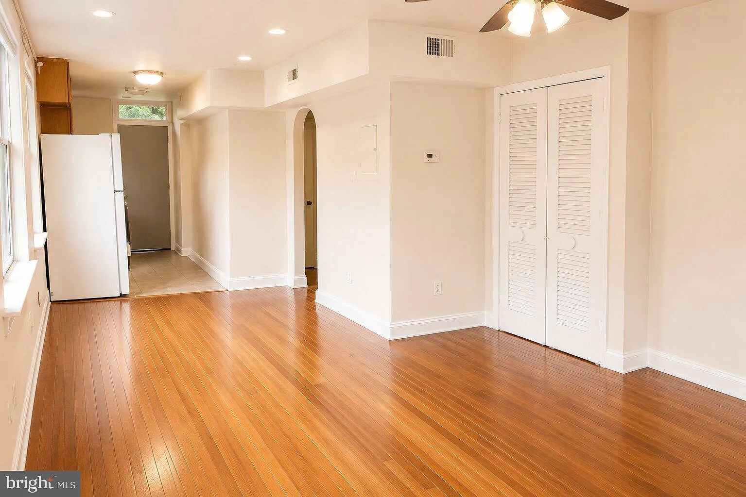 1 bed, 1.0 bath, 815 sqft, $1,330 — Photo 1