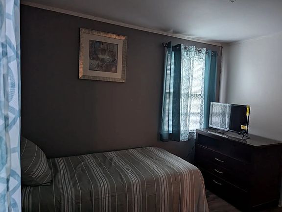 3rd image of 2115 Hazelhurst Ave #A