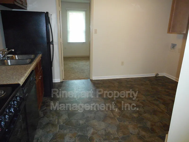 1 bed, 1.0 bath, 617 sqft, $1,050 — Photo 3