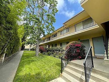 255 S Oakland Avenue — Photo 1