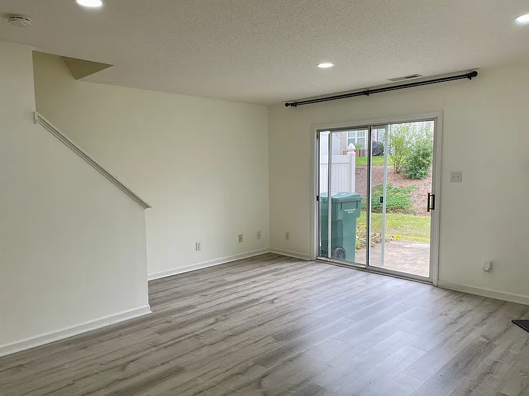 112 Student Pl — Photo 12