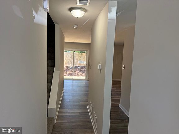 3rd image of 206 Kimberly Way