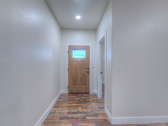 3rd image of 520 N Basin Rd