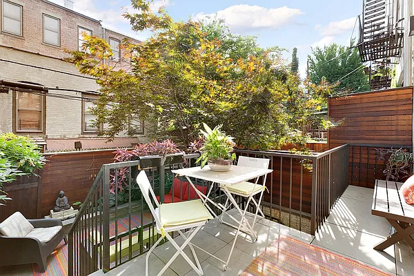 Rented by Compass | media 22