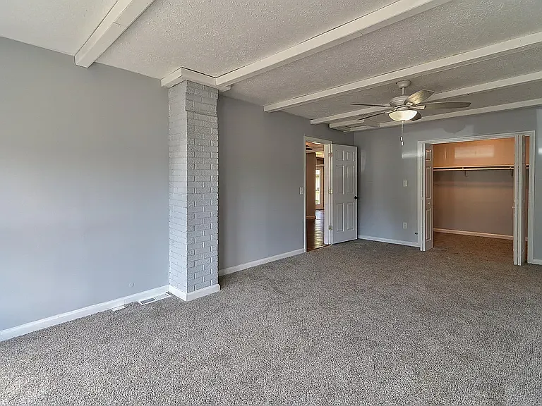 215 E Sycamore St — Photo 6