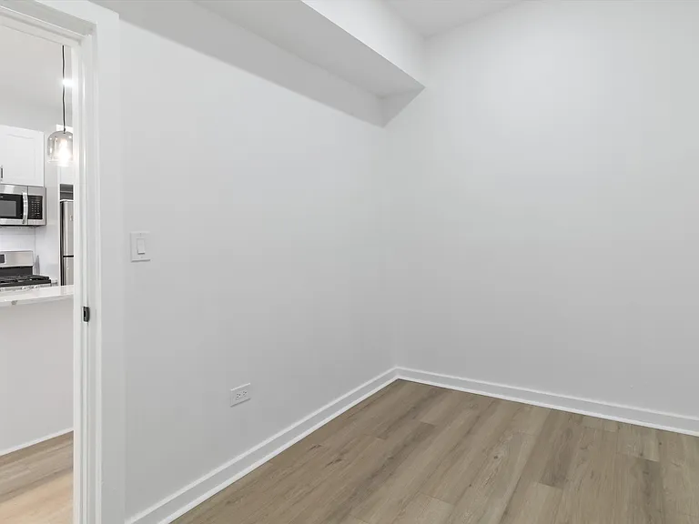 2140 W Crystal St #2R — Photo 11