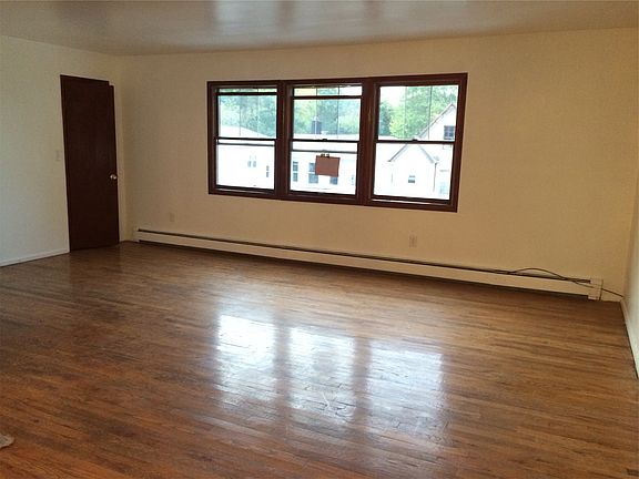 3rd image of 240 Waverly Pl #1