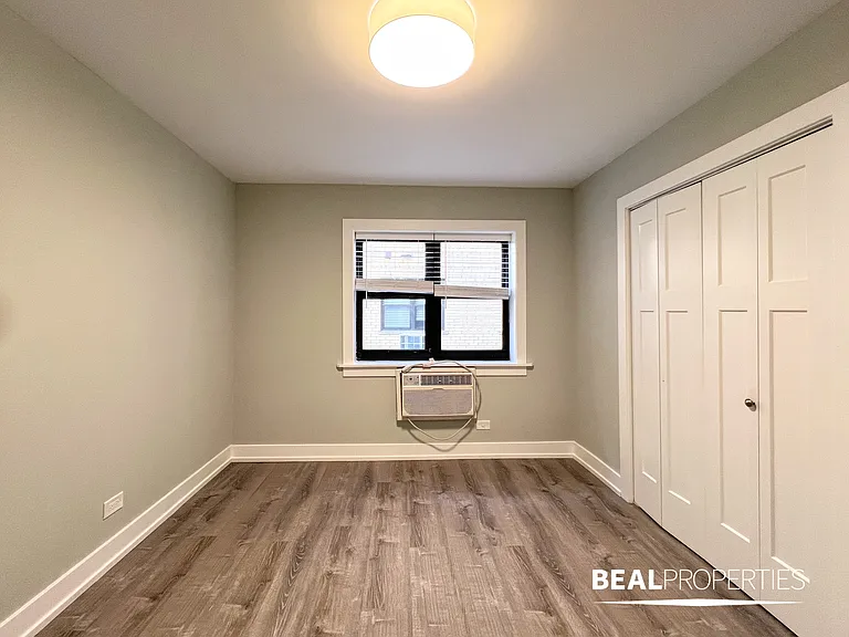 445 W Barry — Photo 84