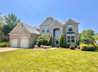390 Norwich Dr, Broadview Heights, OH