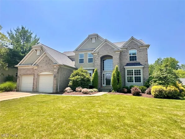 390 Norwich Dr, Broadview Heights, OH 44147