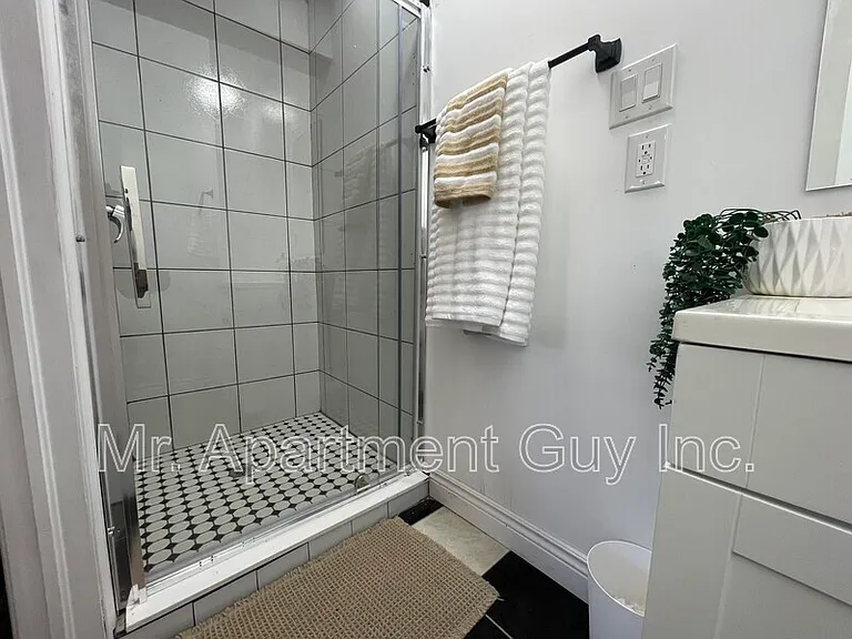 45 Saint Paul St W #4 — Photo 7