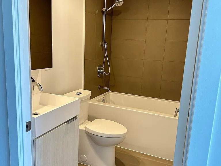 370 Martha St #701 — Photo 8