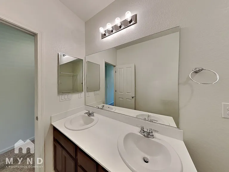 14320 Loyola Dr — Photo 18