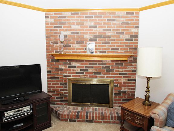 5th image of 627 W Aspenwood Ct #71
