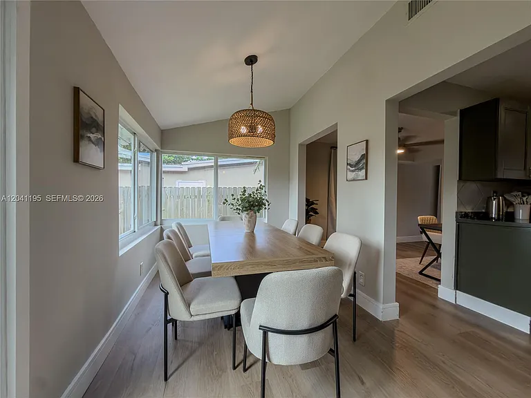 1813 SW 10th St — Photo 20