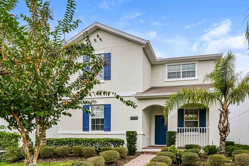 6 bed, 3.0 bath, 2662 sqft, $5,110 — Photo 1