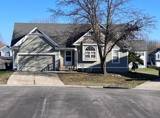 1513 SE Princeton Cir, Lees Summit, MO 64081