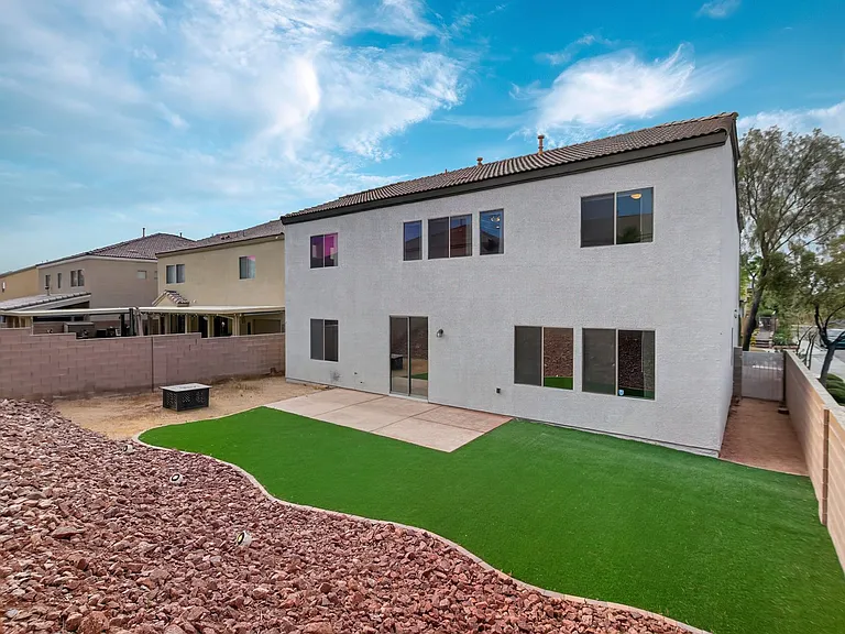 1704 Patrick Thomas Ct — Photo 37