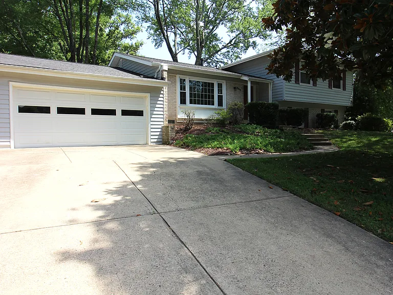 6211 Duntley Ct — Photo 53