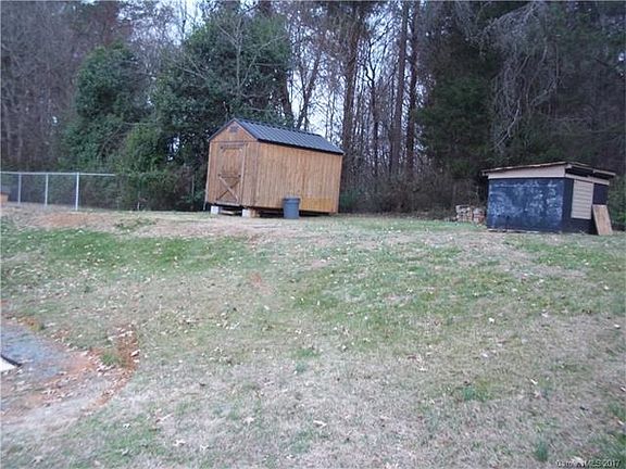 3rd image of 804 Baker St