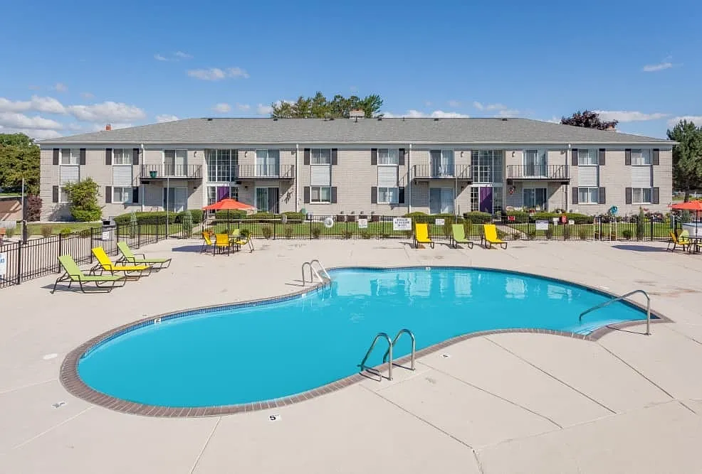 Regents Court Apartments — Photo 4