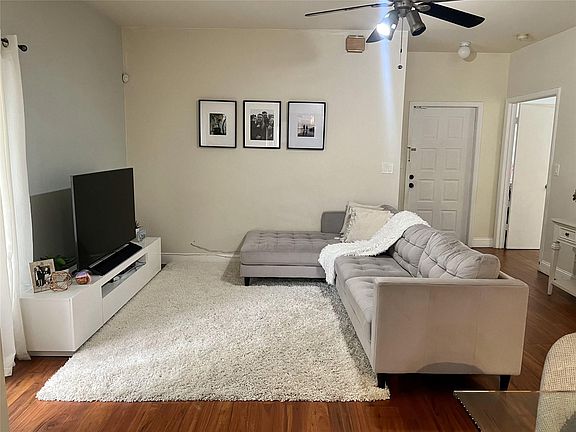 4th image of 1419 Avon Lane #115
