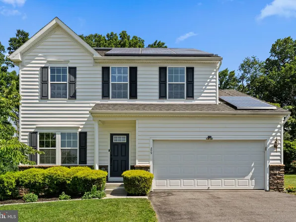209 Dague Farm Dr, Coatesville, PA 19320