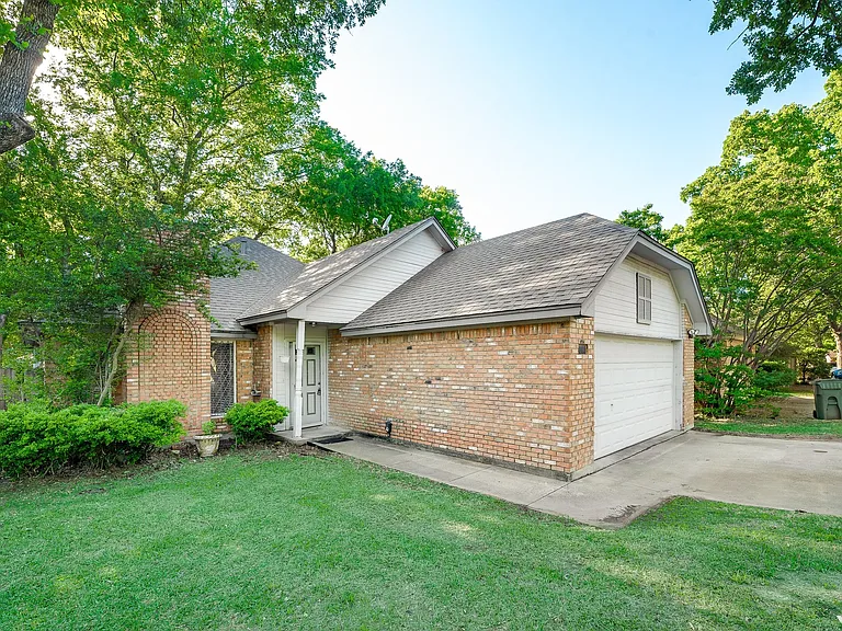 6108 Paradise Dr — Photo 2