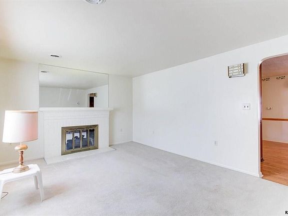 3rd image of 1931 Pineview Dr
