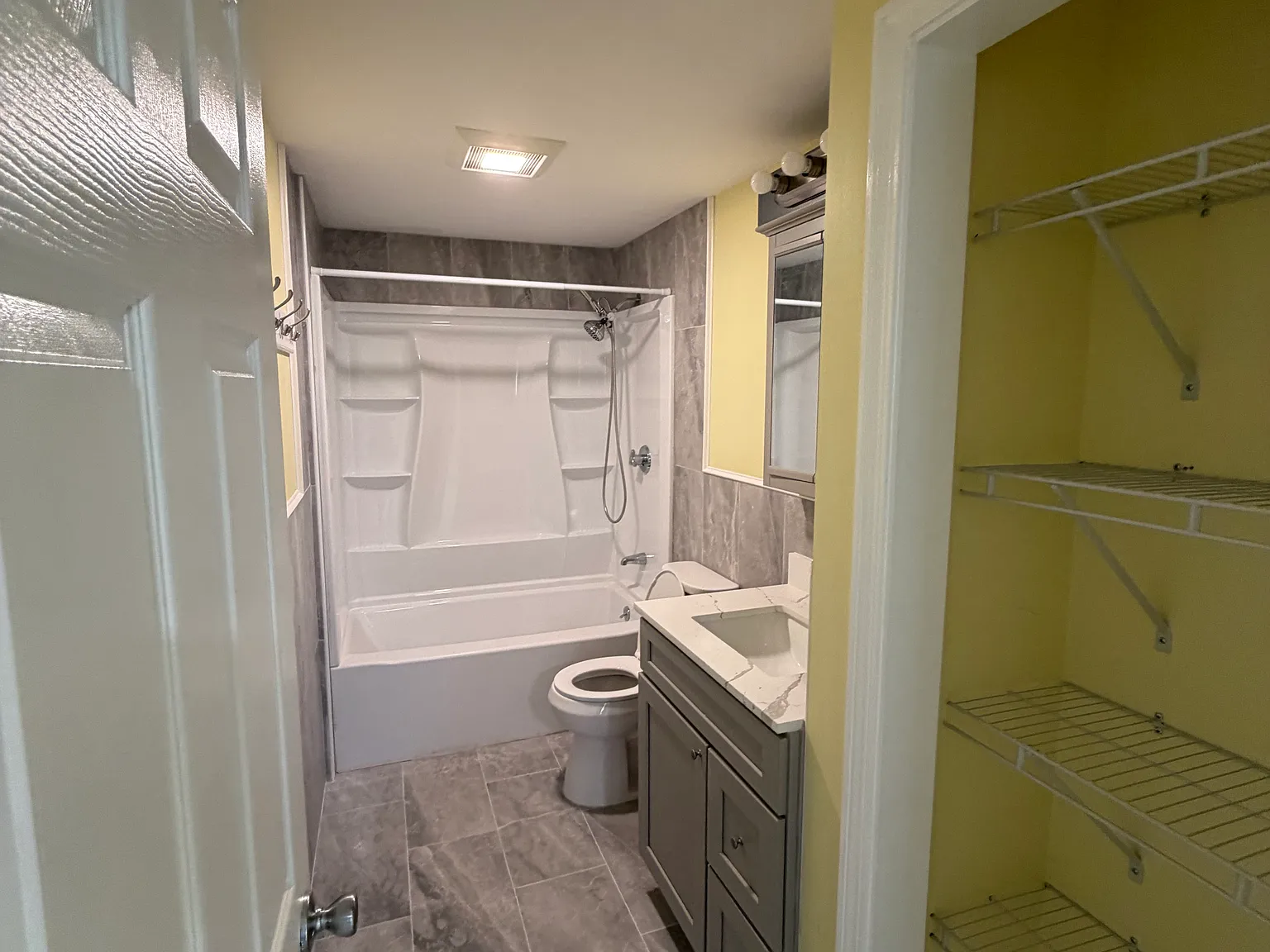 3 bed, 1100 sqft, $2,050 — Photo 4