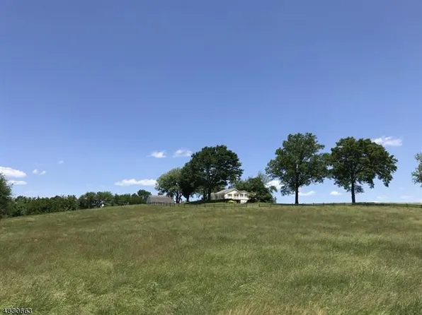 34 Sand Hill Rd, Annandale, NJ 08801