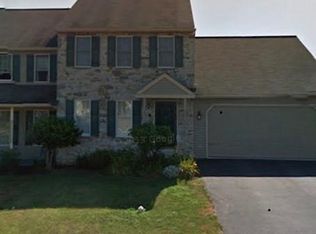 221 Lemon Ln, Leola, PA 17540