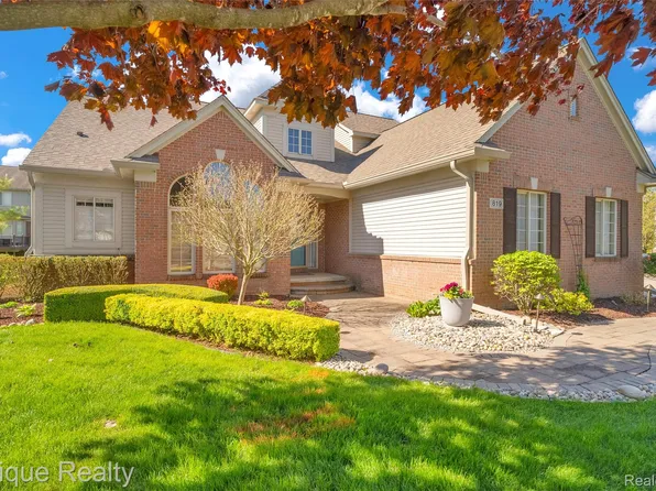 819 Pine Ridge Ave, Oxford, MI 48371