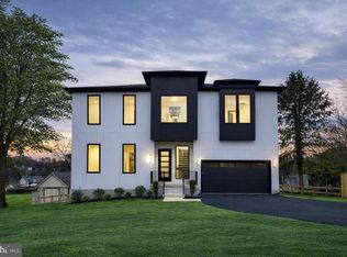 2613 Beacon Hill Rd, Alexandria, VA 22306