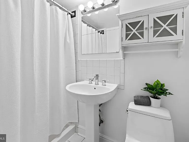 1711 William St — Photo 8