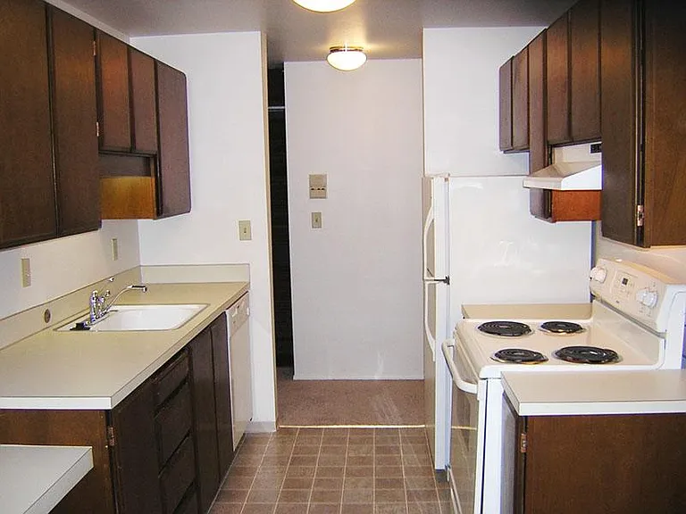 Nor'Easter Apartments — Photo 4