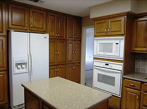 5th image of 3123 Broadmoor Dr