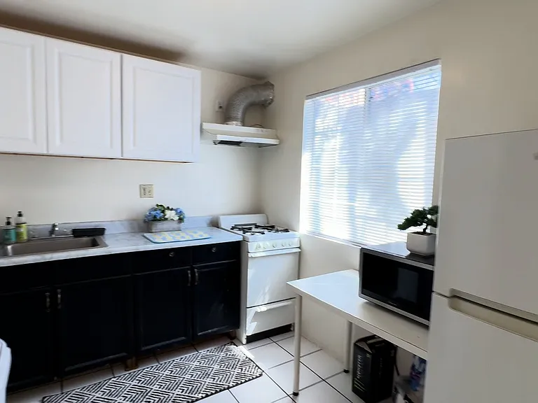 1197 W 36th St #C — Photo 5