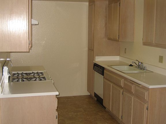 3rd image of 11403 216th St APT 5
