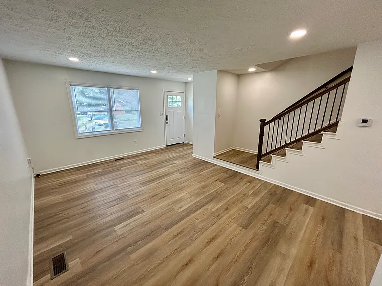 1286 Stonegate Rd — Photo 6