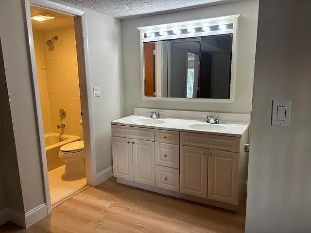 422 SW 9th St #6 — Photo 7
