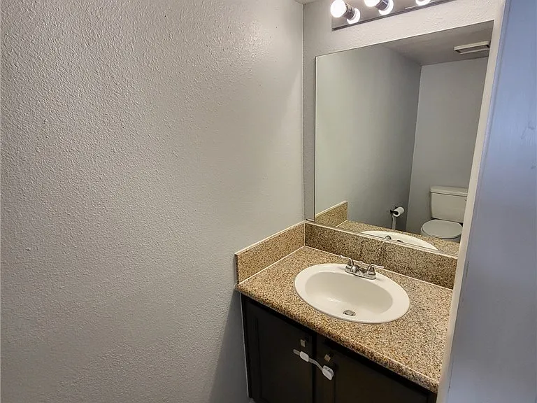9404 Hershey Ln — Photo 7