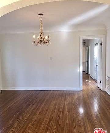 4th image of 422 N Windsor Blvd