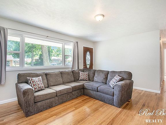 4th image of 19405 Wedgewood Dr