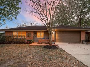 5323 Briarbend Dr, Houston, TX 77096