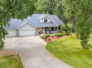 2405 Far West Dr, Bismarck, ND 58504