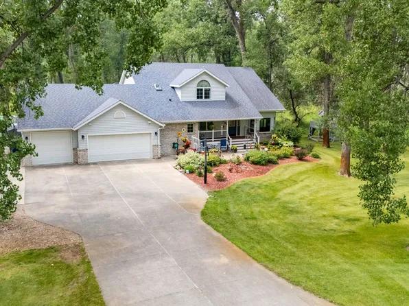 2405 Far West Dr, Bismarck, ND 58504