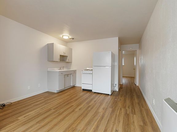5th image of 7620 Greenwood Ave N
