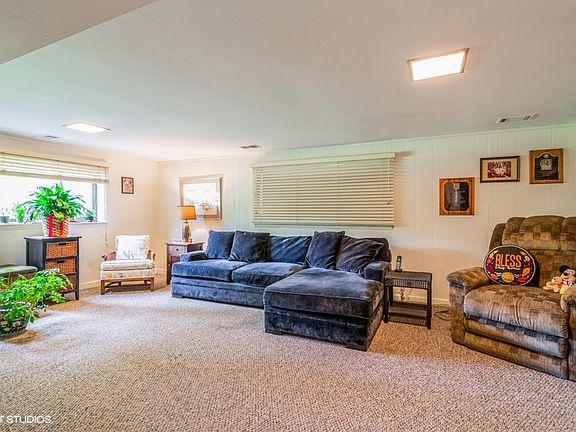 4th image of 823 Appletree Ln