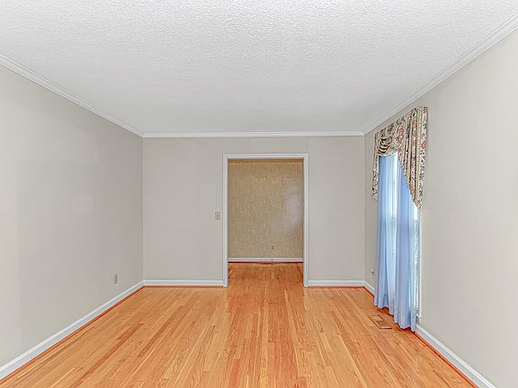 5th image of 119 University Circle